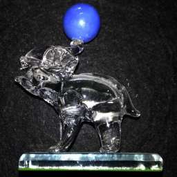 Сувенир Слон с шариком 3076 стекло 5см