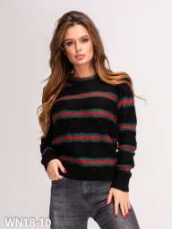 Черный  вязаный свитер с красно-зелеными полосками