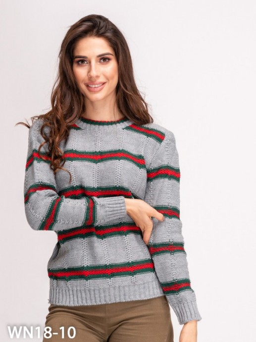 Серый  вязаный свитер с красно-зелеными полосками