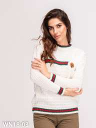 Белый шерстяной вязаный свитер с полосками и брошью