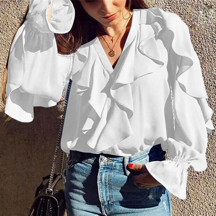 Стильная блуза с объемными рукавами