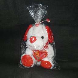 Мягкая игрушка Собака с сердцем белая с красным 15х22см