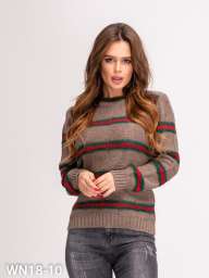 Коричневый  вязаный свитер с красно-зелеными полосками