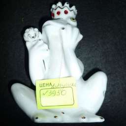 Сувенир Белая лягушка с короной 3930 9х11,5см
