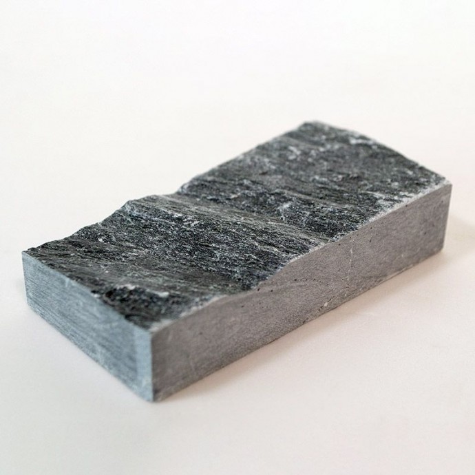 Плитка талькохлорит “Рваный камень” 100х50х20 мм (цена за 1 кв. м)