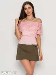 Розовая блуза с кружевным широким отворотом