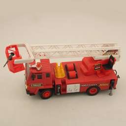 Радиоуправляемая пожарная машина с подъемной стрелой  -