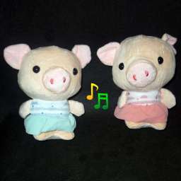 Мягкая игрушка с музыкой Свинья платье ребристое 19x17см