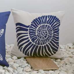 Чехол на подушку на молнии с хлопком “Ракушка” цвет белый с синим (50х50см)